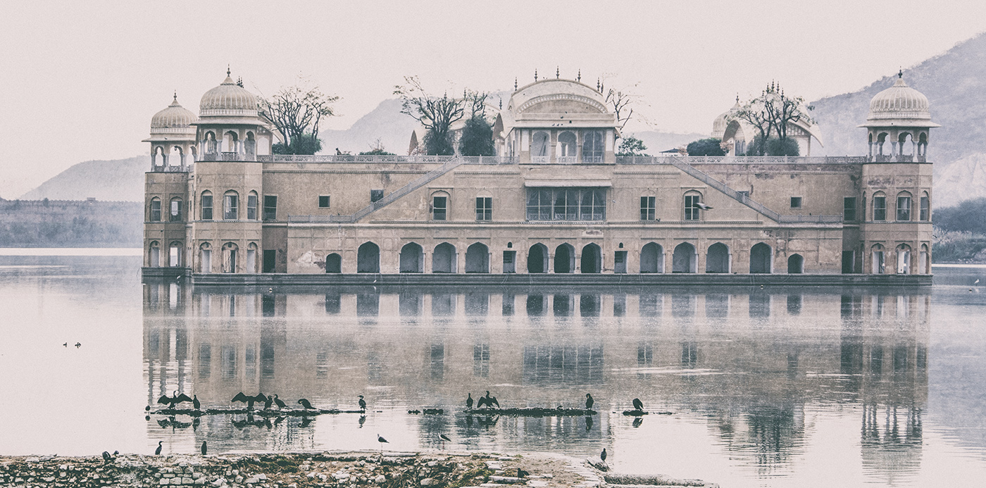 Wasserschloss im Morgendunst