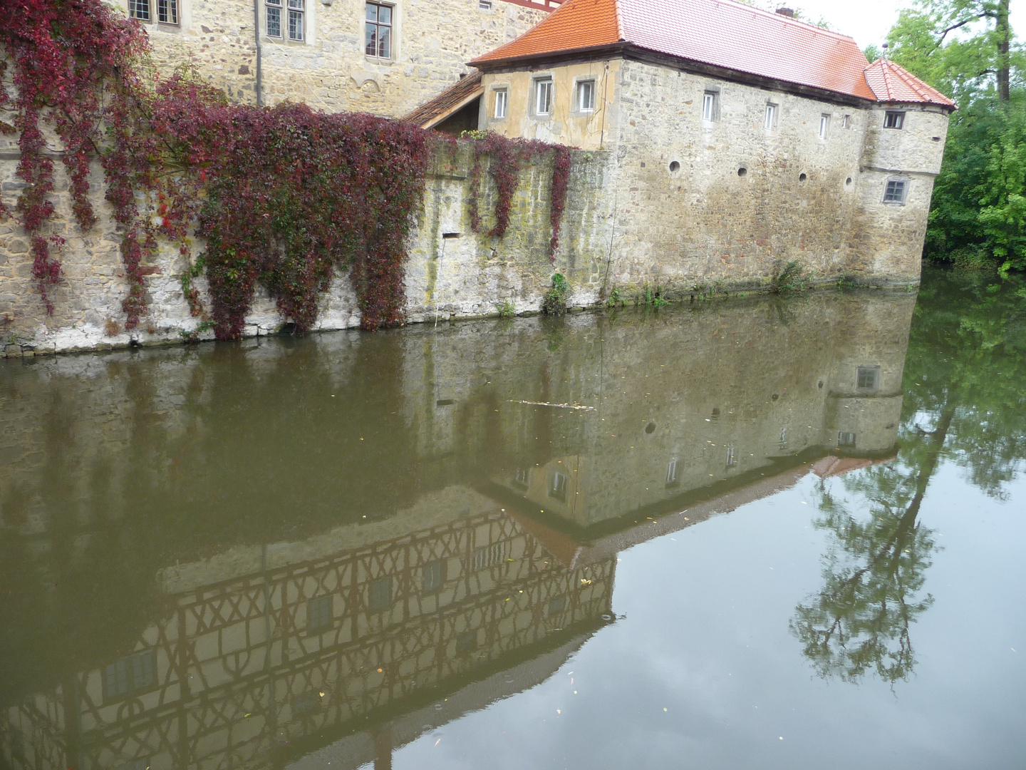 Wasserschloss im Wassergraben