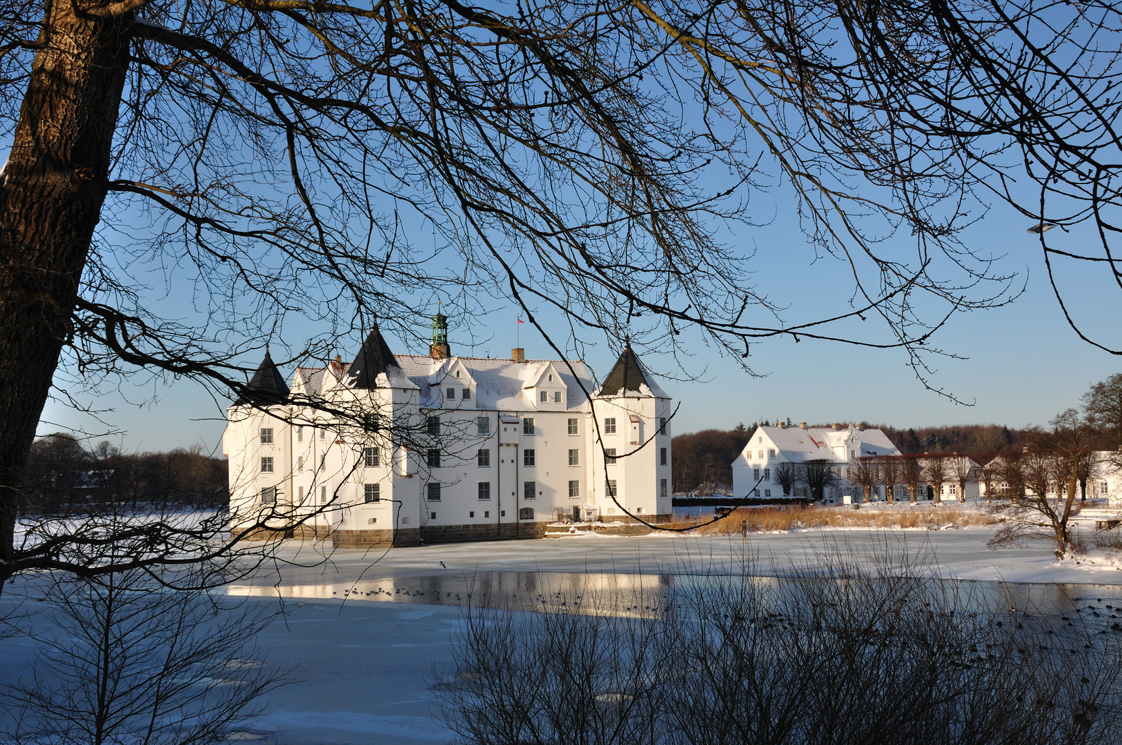 Wasserschloss im Winter