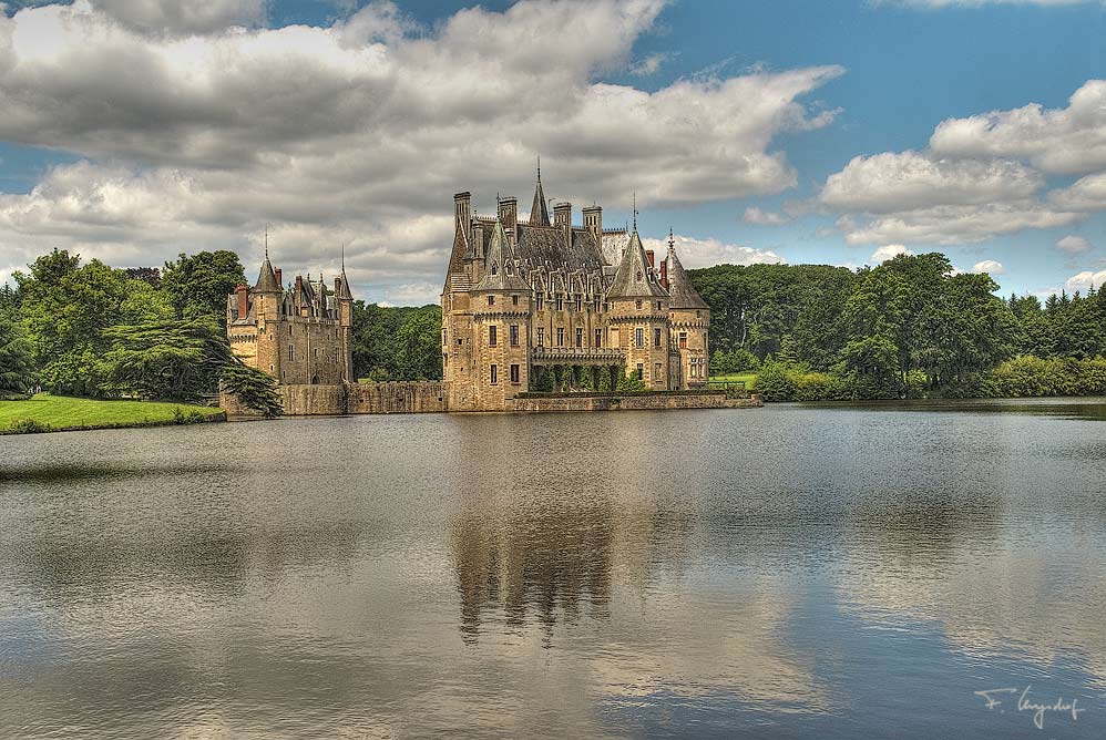 Wasserschloss in der Bretagne