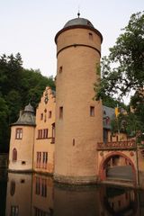 Wasserschloss Mespelbrunn - schräg von der Seite