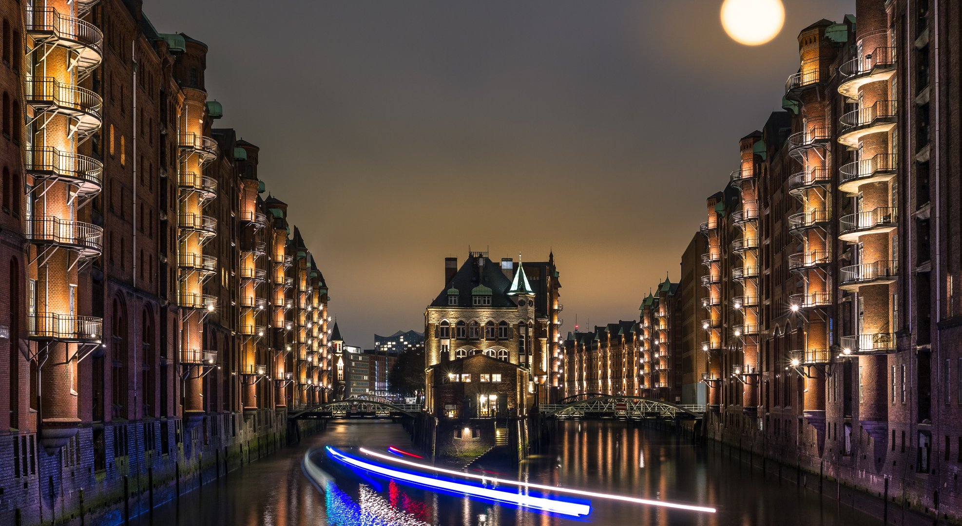 Wasserschloss mit Lichterwusch...!