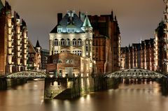 Wasserschloss neu beleuchtet