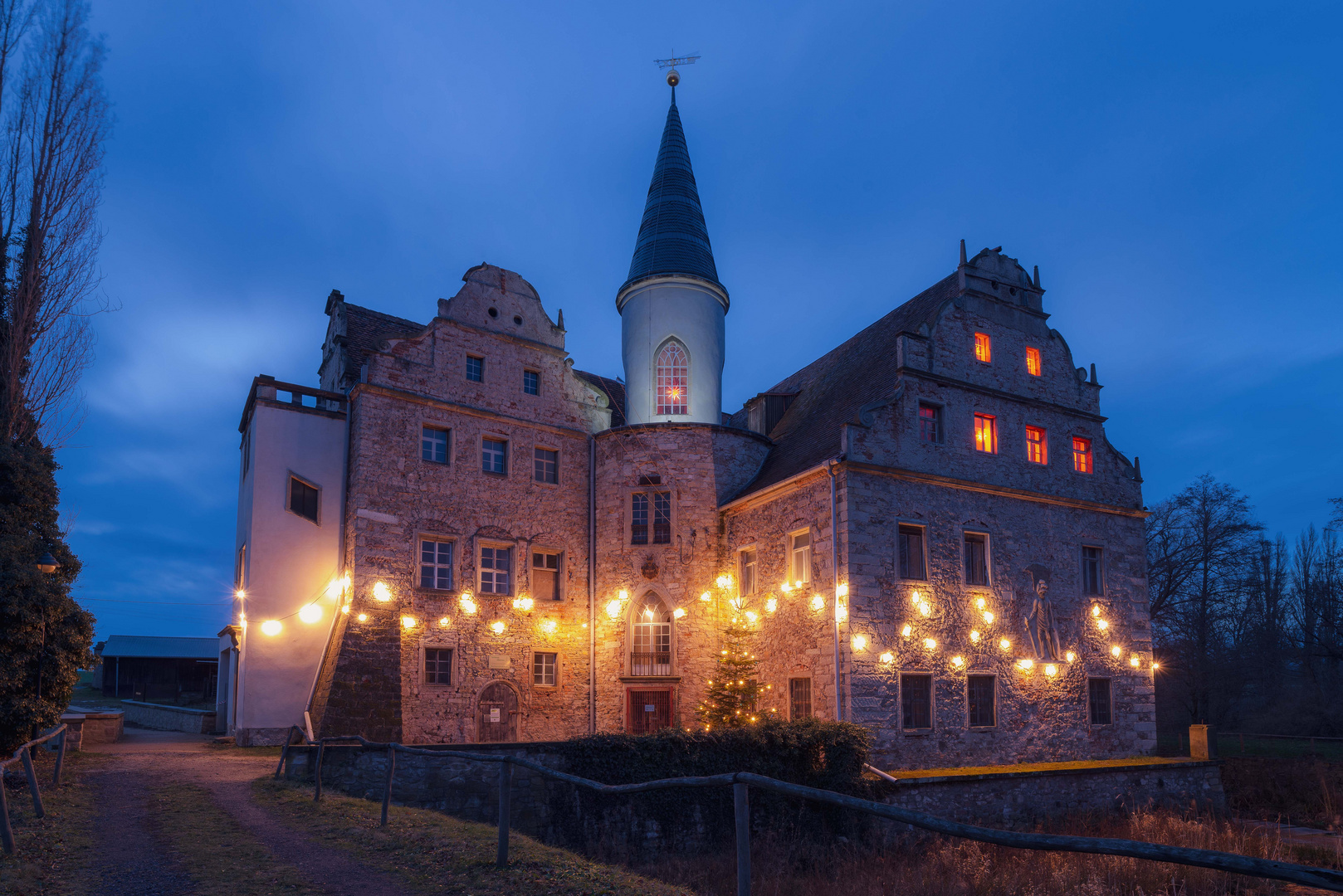 Wasserschloss Oberau zur Blauen Stunde