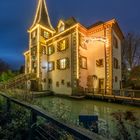 Wasserschloss Schliengen mit Weihnachtsschmuck