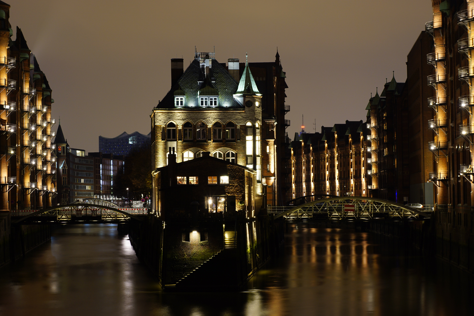 WASSERSCHLOSS - SPEICHERSTADT - HAMBURG - NOVEMBER 2015