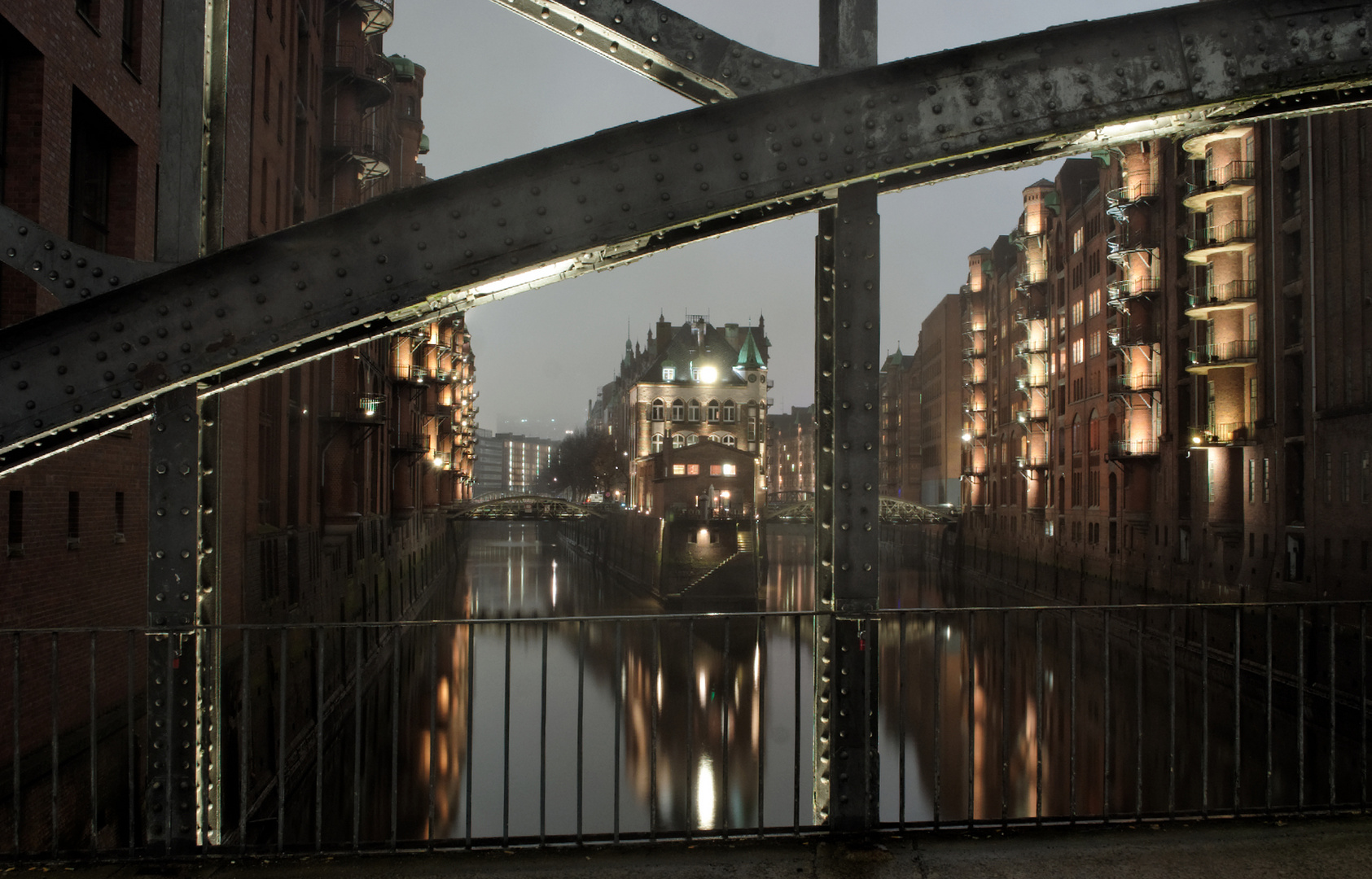 Wasserschloss und Brücke