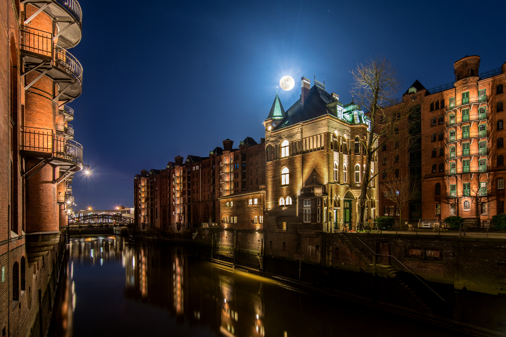 wasserschloß-vollmond-speicherstadt