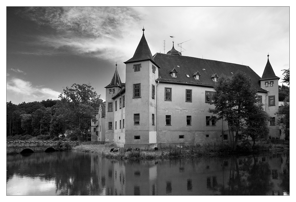 Wasserschloss Wolfersdorf am Abend