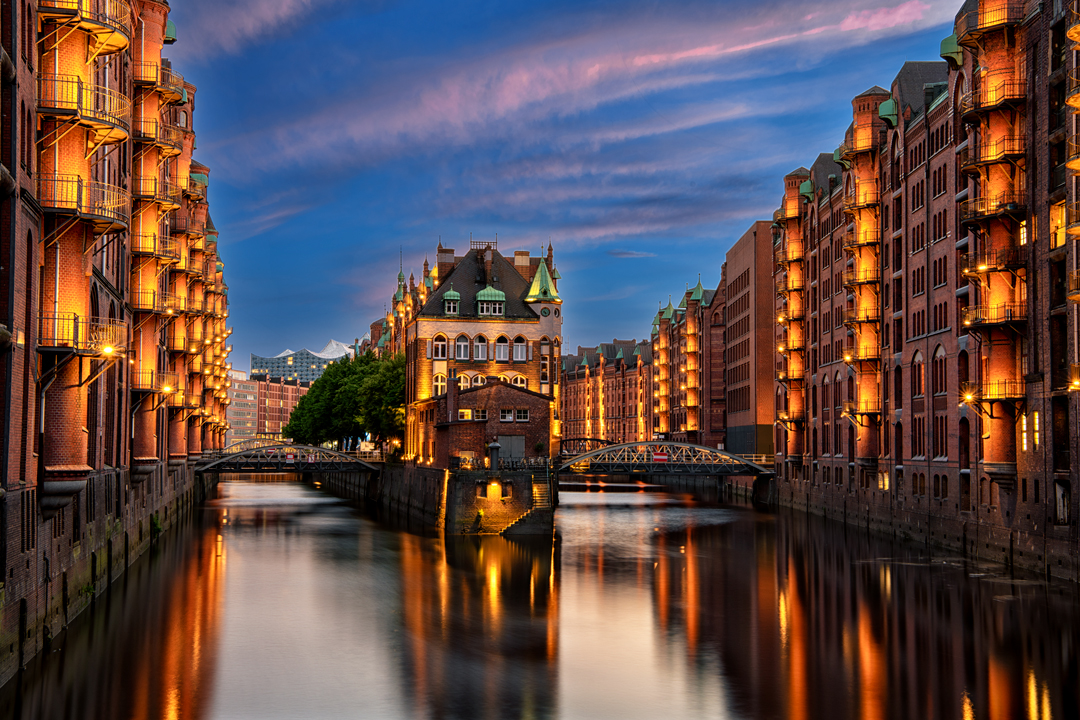 Wasserschloss zur blauen Stunde