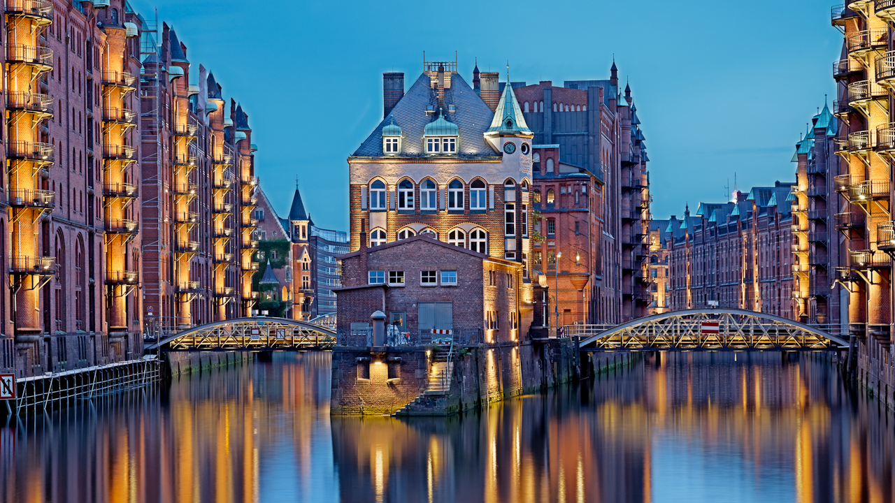 Wasserschloss zur Blauen Stunde