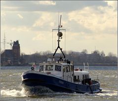 Wasserschutz-Polizeiboot  "OTTENSTREUER"....