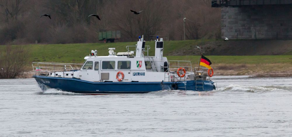 Wasserschutzpolizei auf dem Rhein bei Emmerich