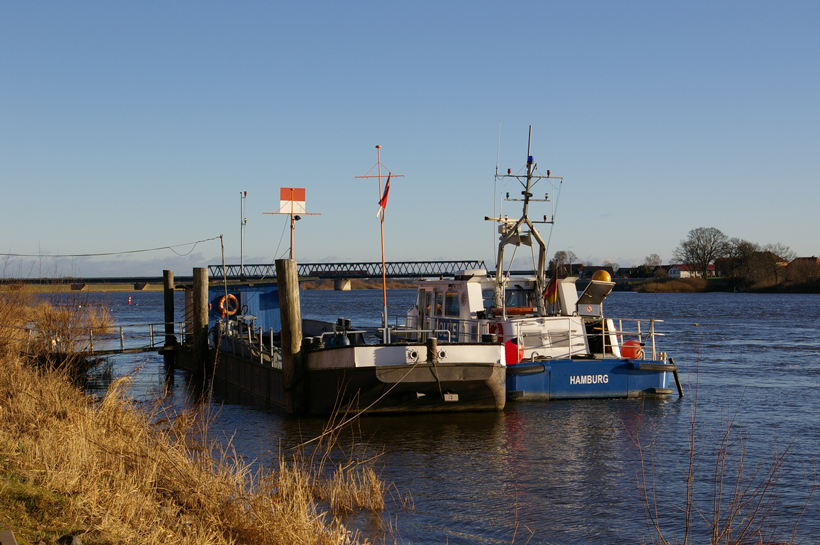 Wasserschutzpolizei in Lauenburg im Sonnenschein