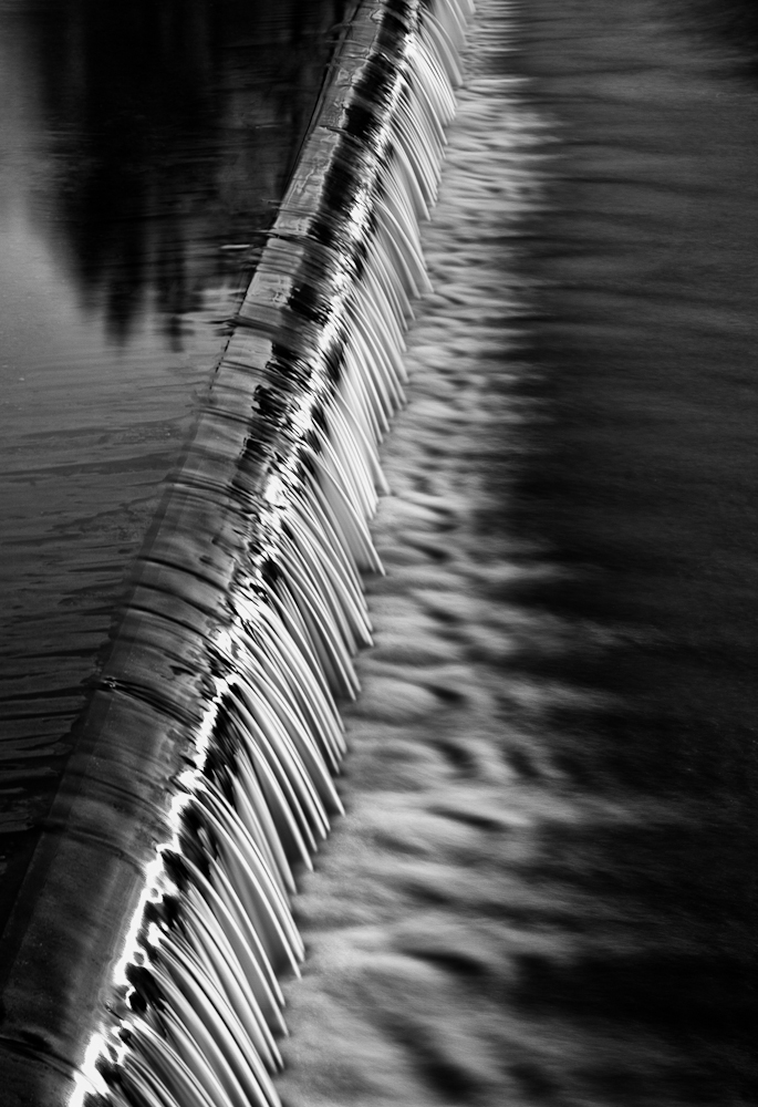 Wasserschwelle an der Isar bei Talkirchen