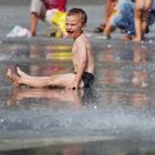 Wasserspass auf dem Bundesplatz in Bern