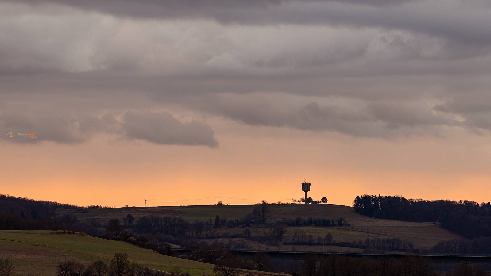 Wasserspeicher im Sonnenuntergang