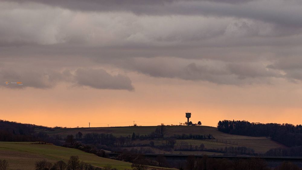 Wasserspeicher im Sonnenuntergang