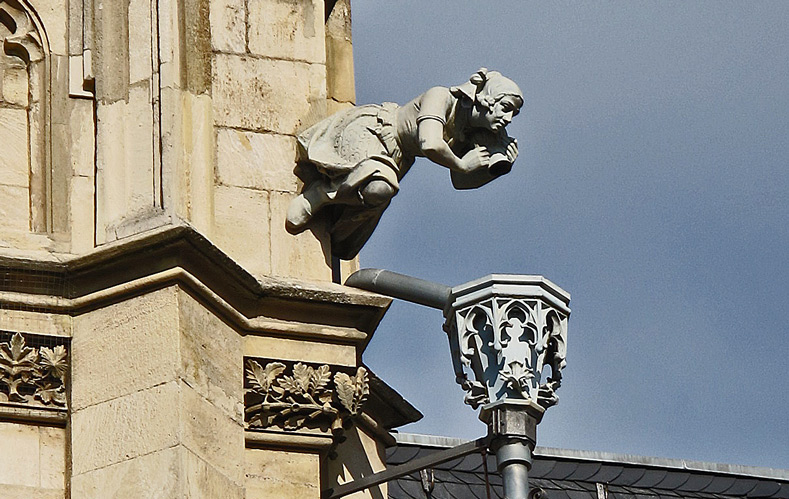 Wasserspeierin am Erfurter Rathaus