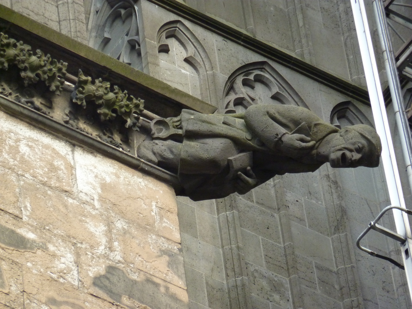 Wasserspeiher am Kölner Dom 02-07-2013