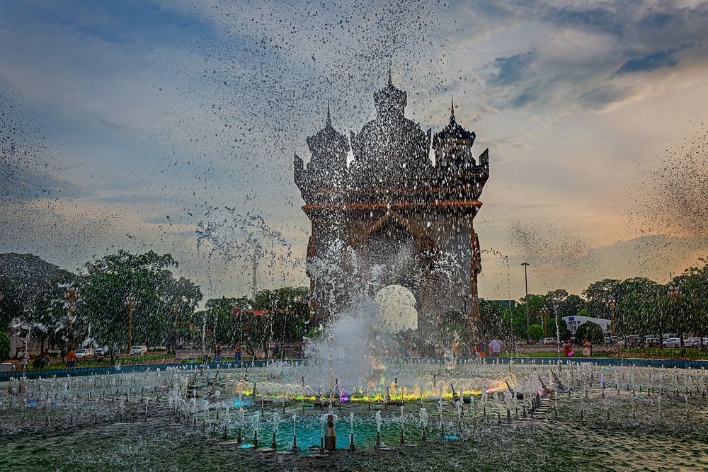 Wasserspektakel am Patuxai