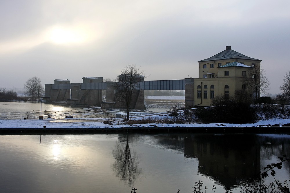 Wassersperre am Neckar