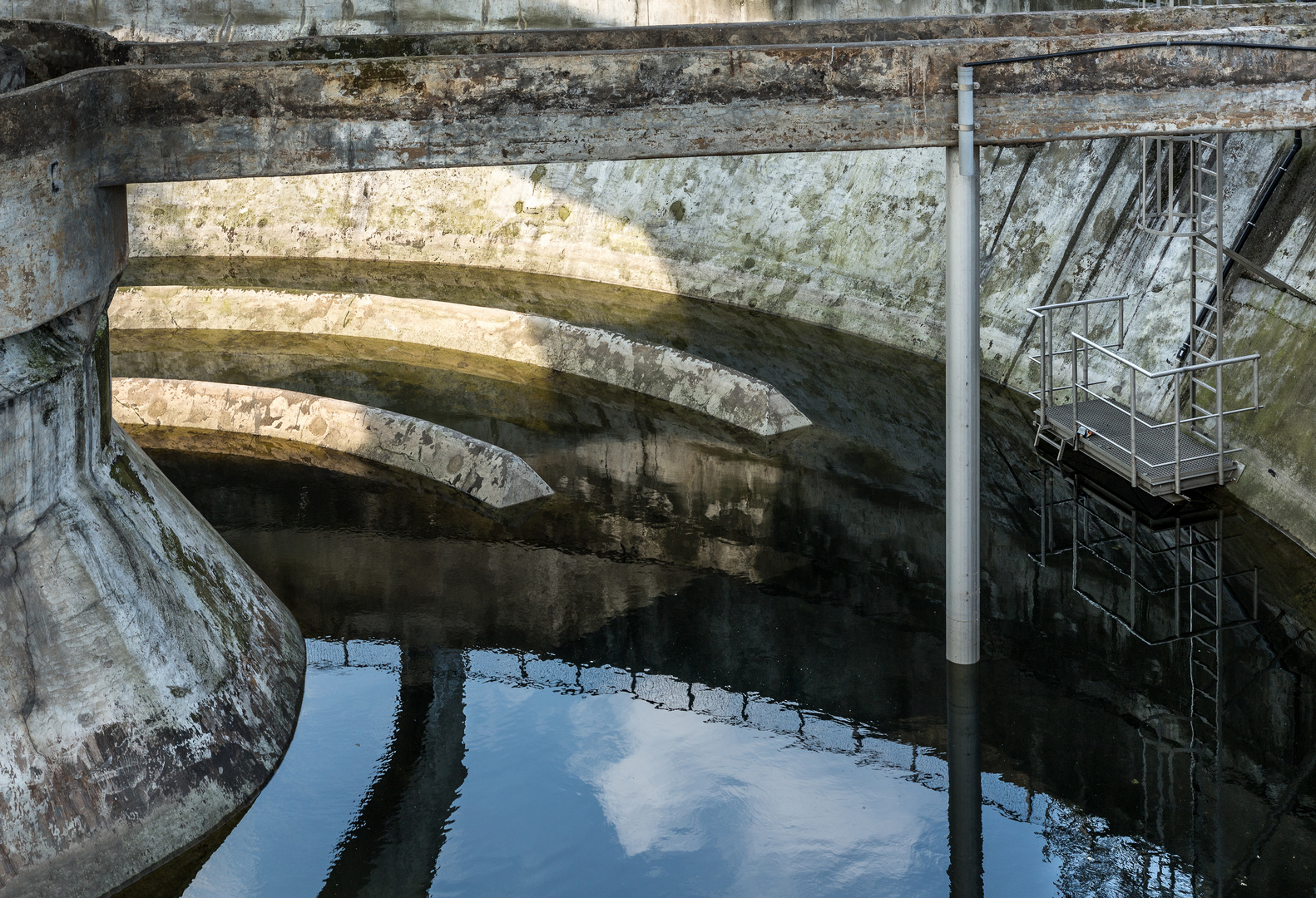 Wasserspiegel im Kühlturm