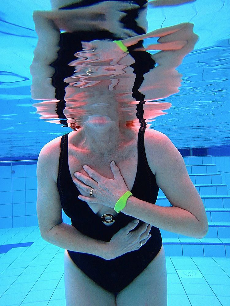 Wasserspiegelung Foto & Bild | people, wasser, blau Bilder auf