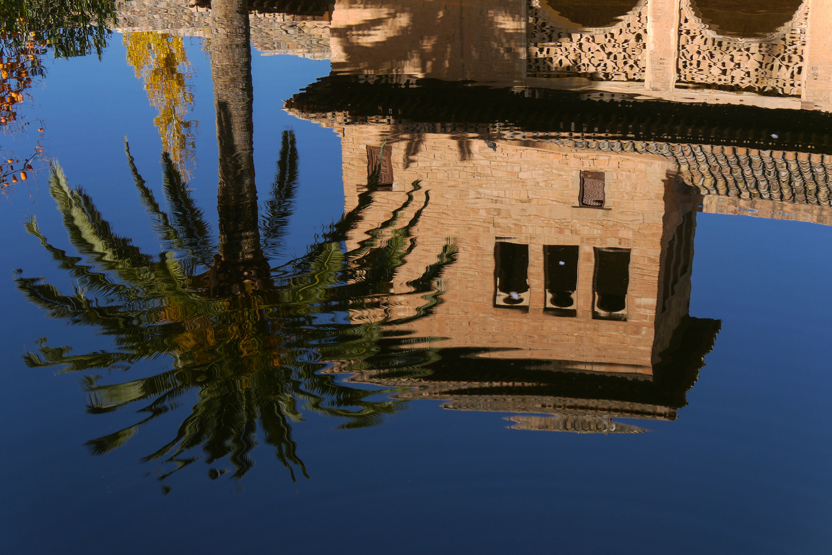 Wasserspiegelung in der Alhambra