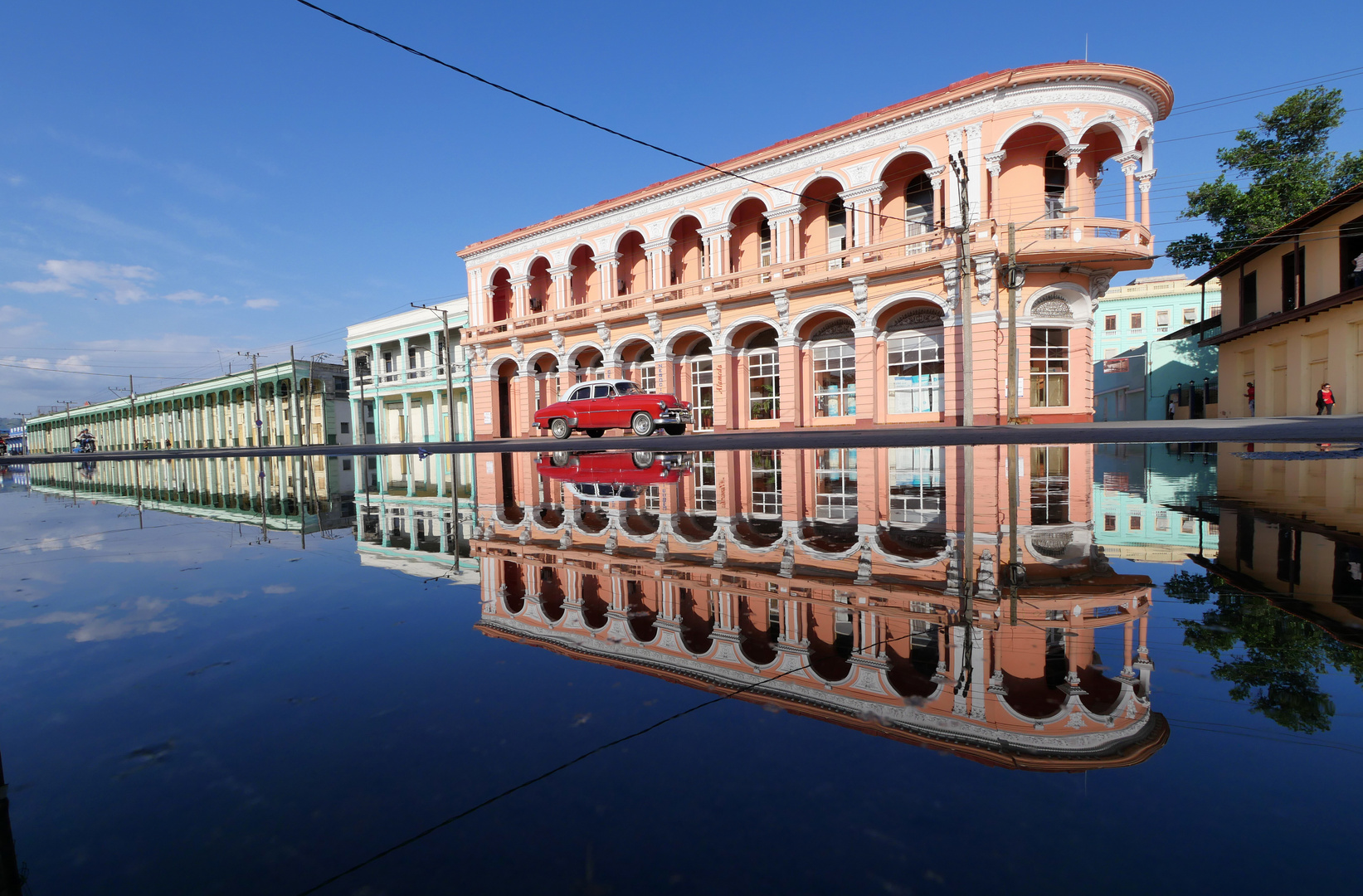 Wasserspiegelung in Santiago de Kuba