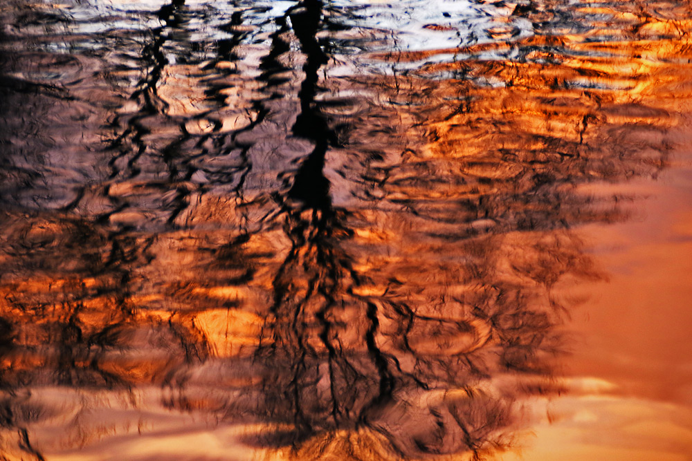 Wasserspiegelung nach Sonnenuntergang