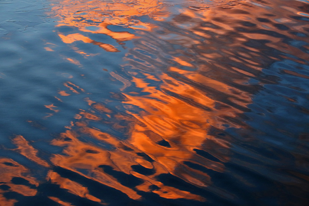 Wasserspiegelung nach Sonnenuntergang