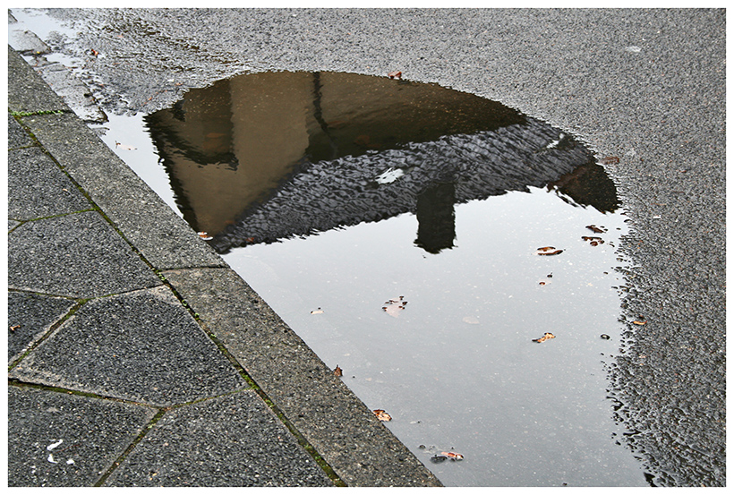 Wasser/Spiegelung/Haus