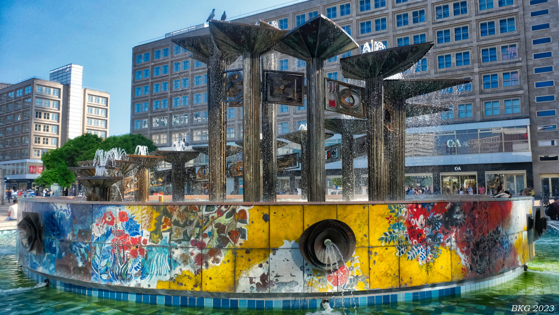 Wasserspiel auf dem Alex 