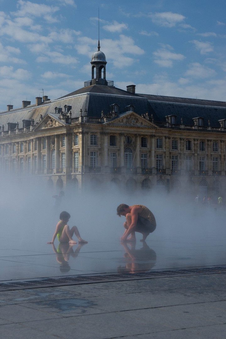 Wasserspiel Place de la Bourse