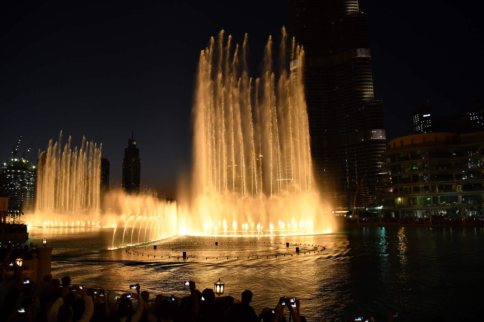 Wasserspiele am Burj Khalifa in Dubai