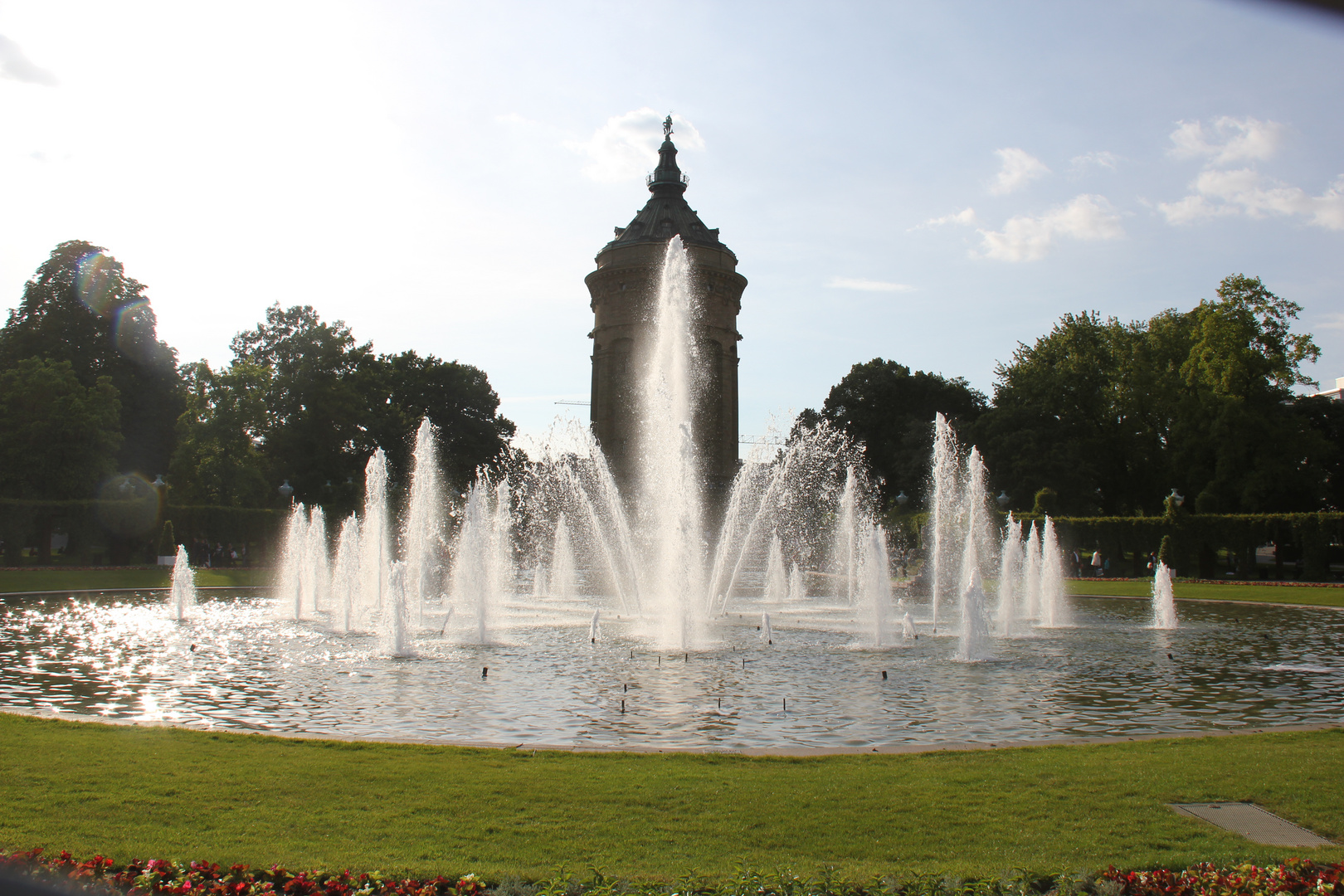 Wasserspiele am Wasserturm in Mannheim