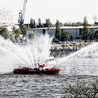 Wasserspiele auf der Elbe