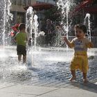 Wasserspiele bleiben nicht alleine, für die Kinder ein toller Spielplatz (in Saarlouis im Saarland)