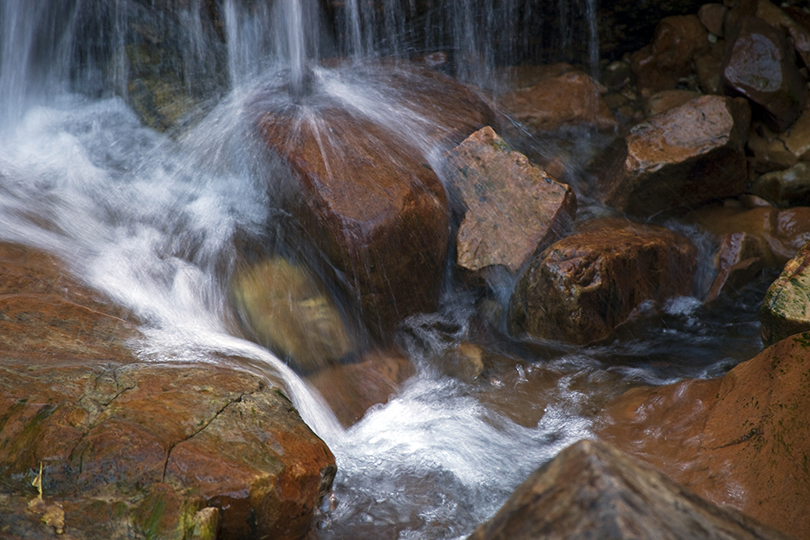 Wasserspiele im Emma Gorge, Gibb River Road, Kununurra-El Questro, Kimberleys, Australien (West