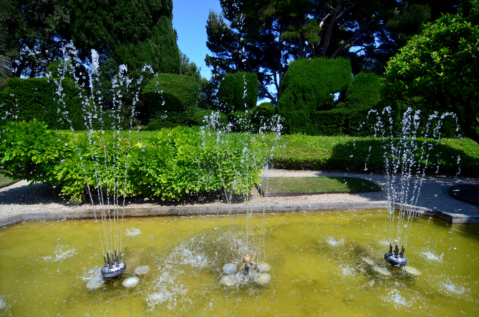 Wasserspiele im Garten der Villa Rothschild