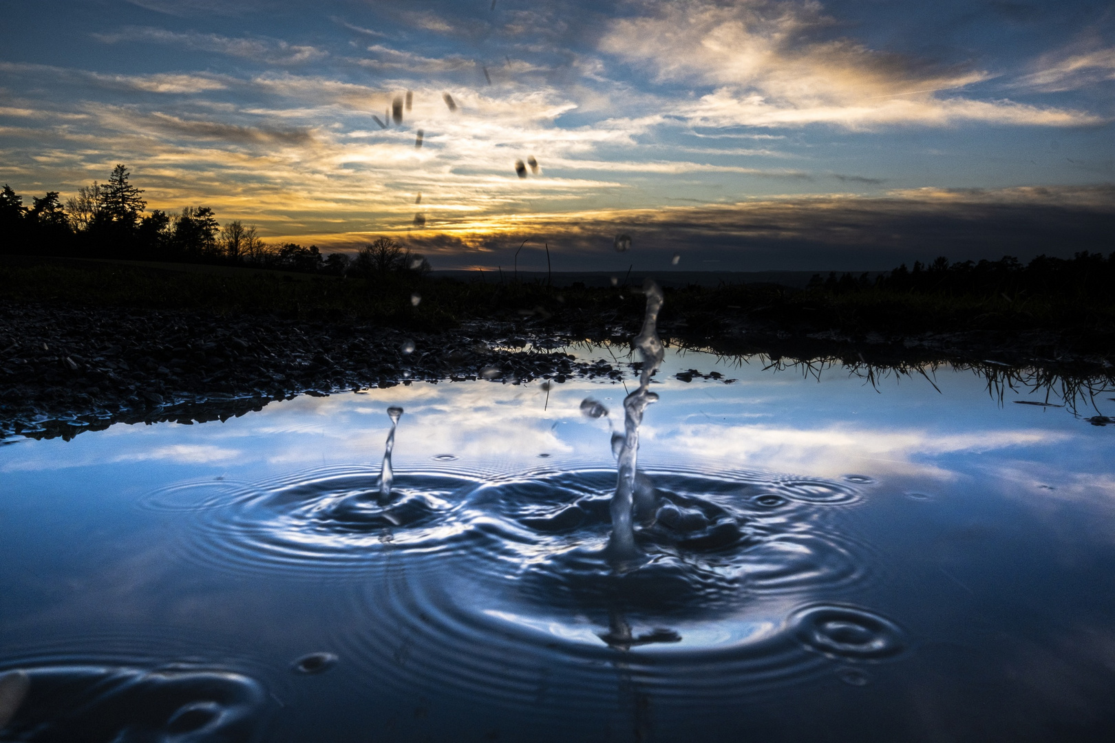 Wasserspiele im Sonnenuntergang 