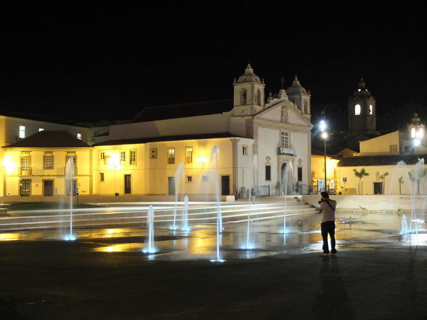 Wasserspiele in der Nacht