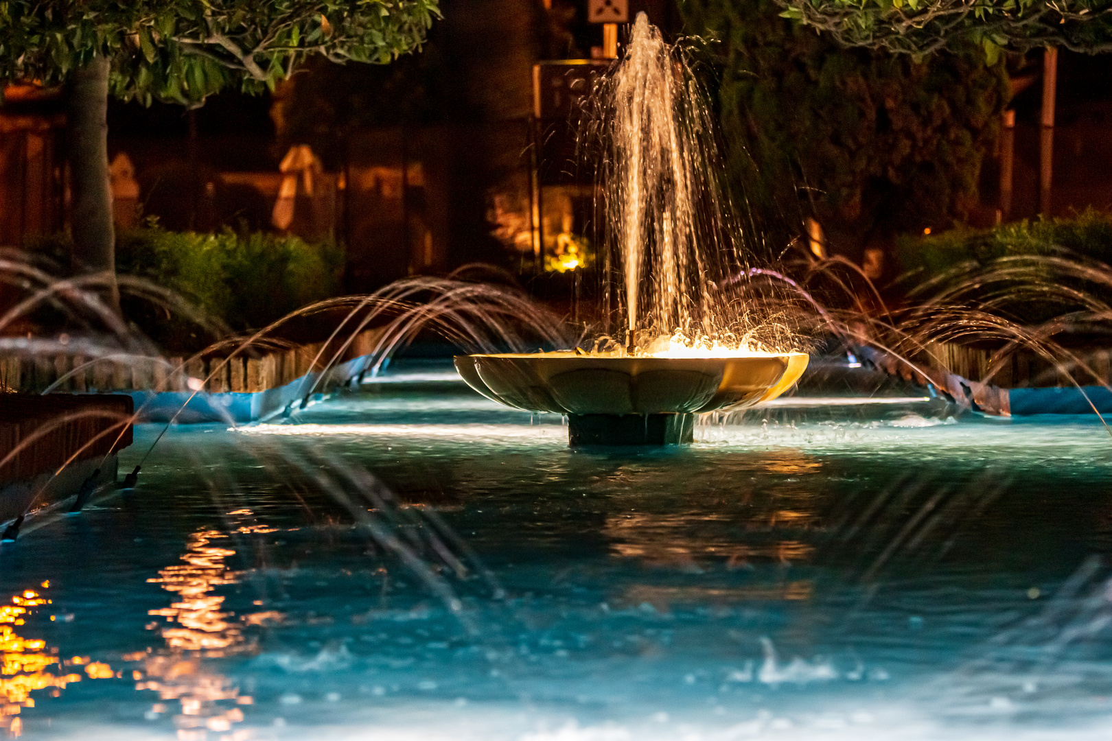 Wasserspiele in der Nacht