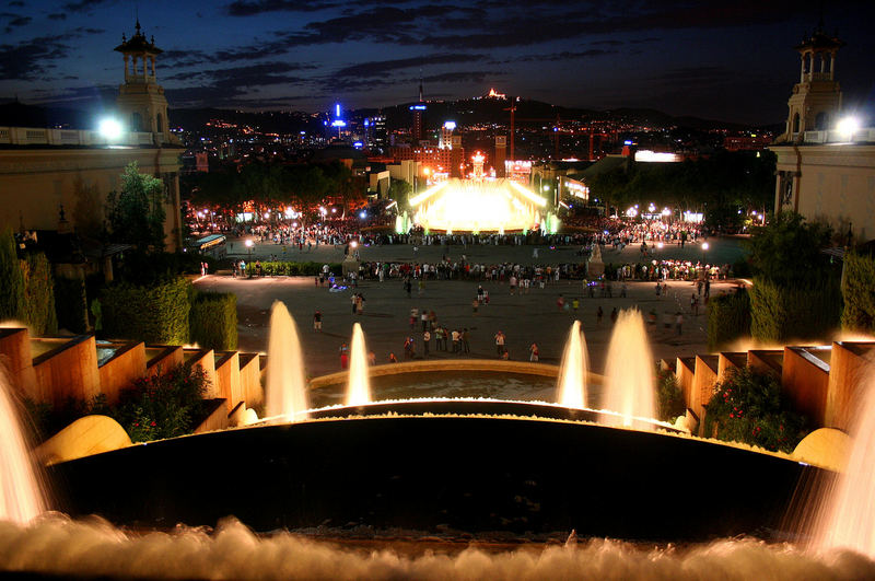 Wasserspiele mit Blick über Barcelona