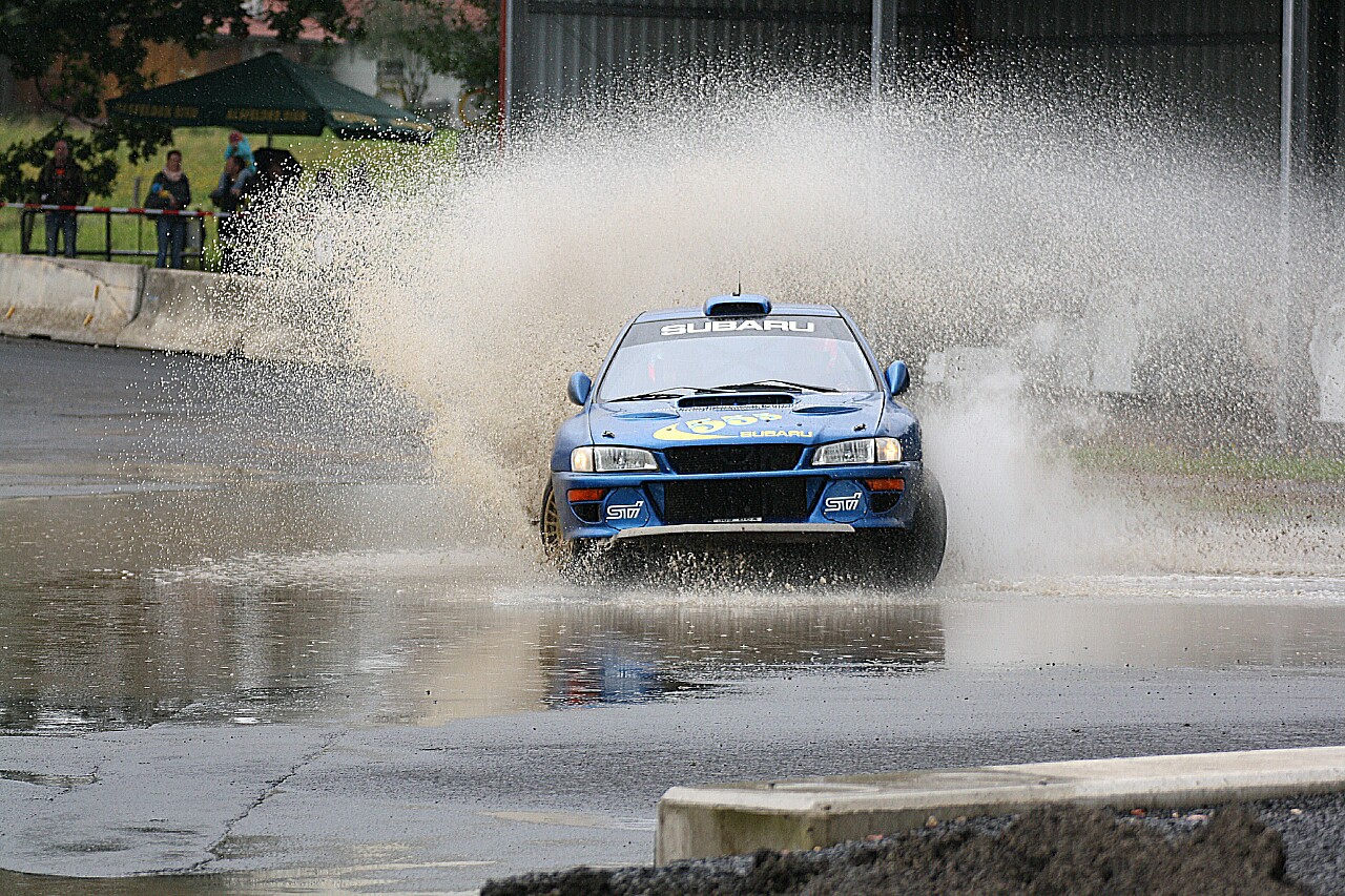 Wasserspiele mit dem Subaru 