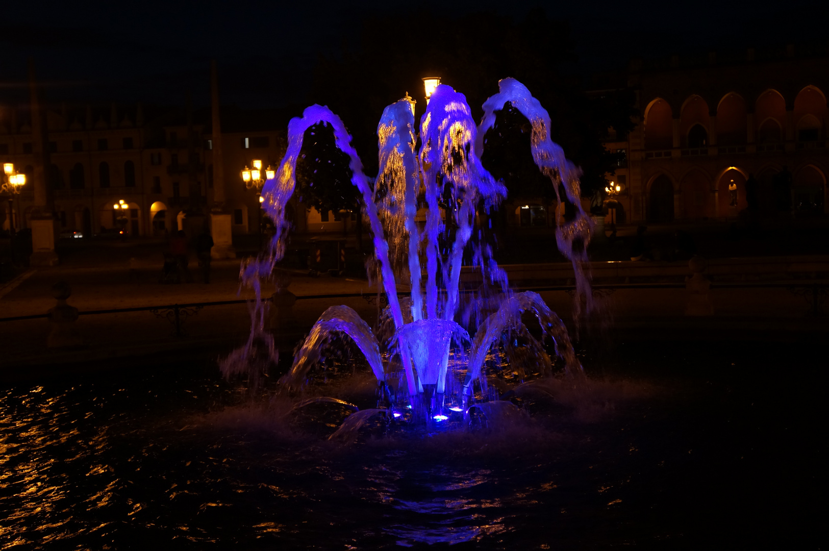 Wasserspiele um Mitternacht