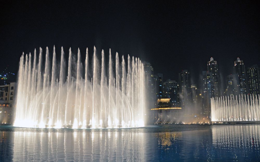 Wasserspiele vor dem Burj Khalifa