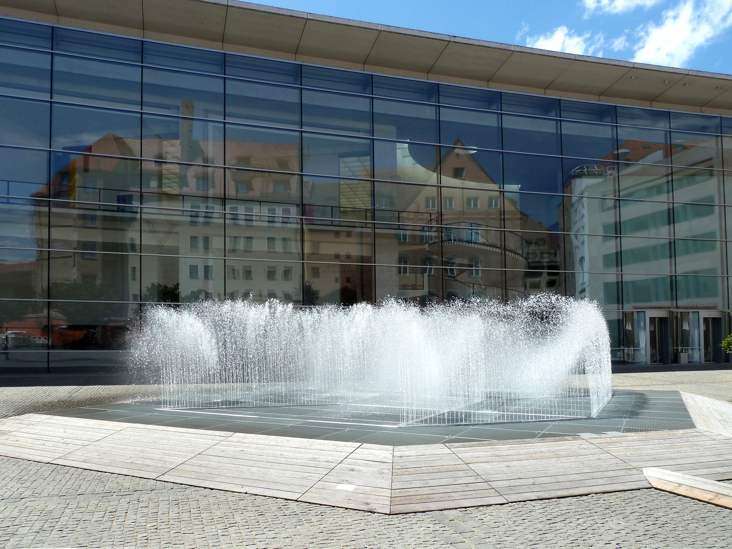 Wasserspiele vor dem Neuen Museum...