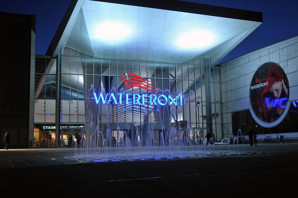 Wasserspiele vor der Waterfront